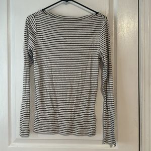 GAP boat neck long sleeve stripe shirt appears to be cream and navy SZ M GUC